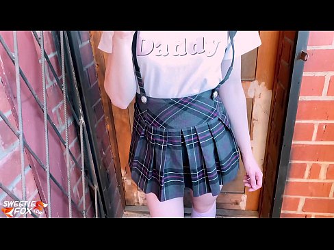 ❤️ Skoolmeisie suig haar piel diep en naai in plaas van klasse. ️ Seksvideo by ons ❌