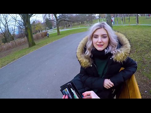 ❤️ Sluk 'n vreemdeling se warm kom vir geld - blowjob in the park deur Eva Elfie ️ Seksvideo by ons ❌